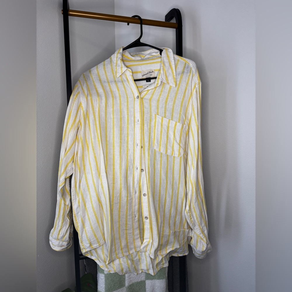 Women’s Universal Threads Striped Button Shirt